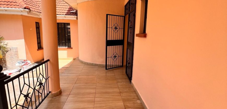 Newly Renovated 5 Bedroom Townhouse