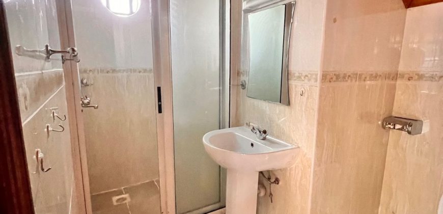 Newly Renovated 5 Bedroom Townhouse