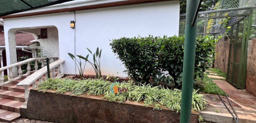 KYUNA; 2 Bedroom furnished cottage with a private outdoor space.